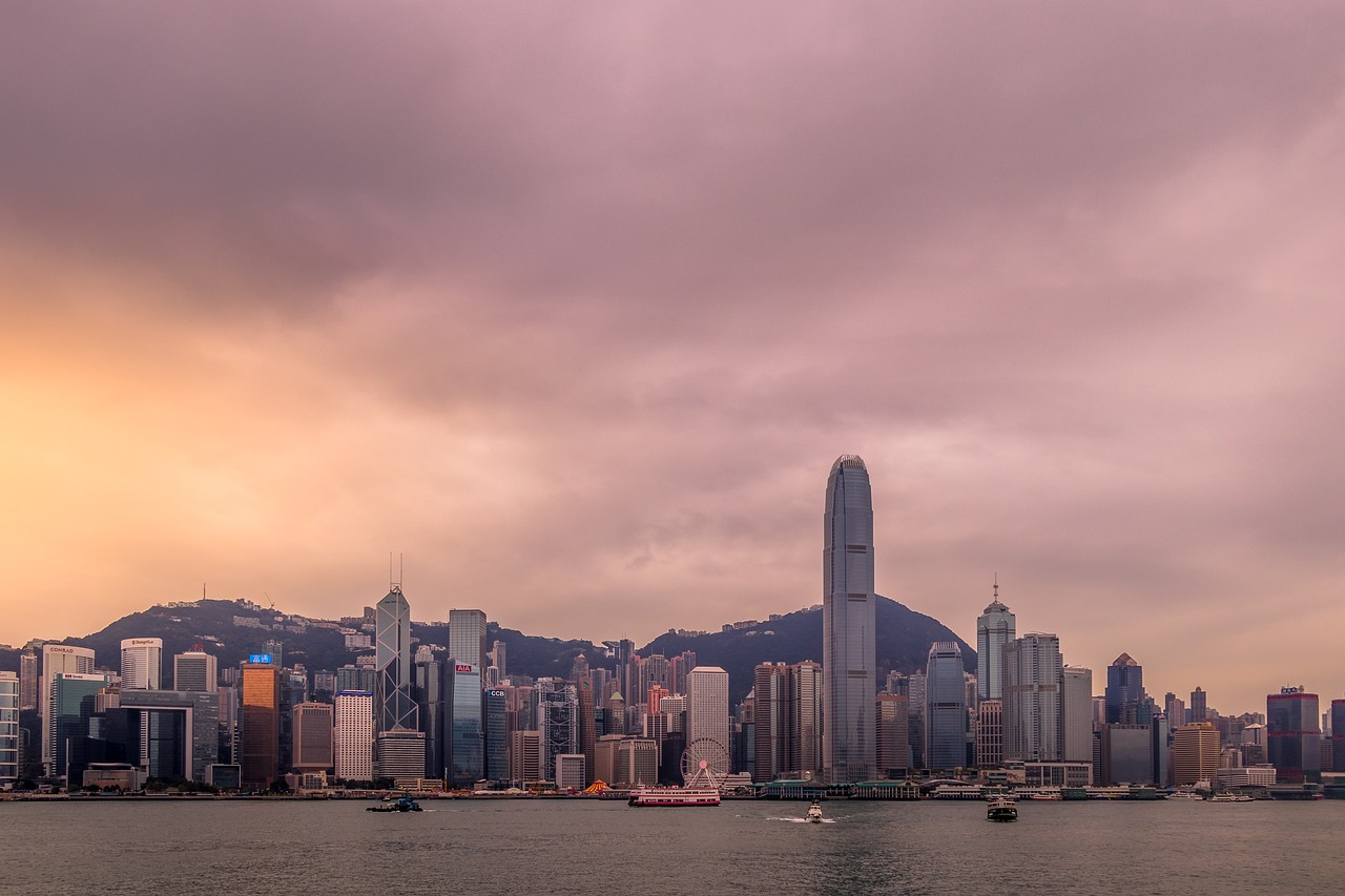 探索香港电视剧新高度，最新港剧云概览
